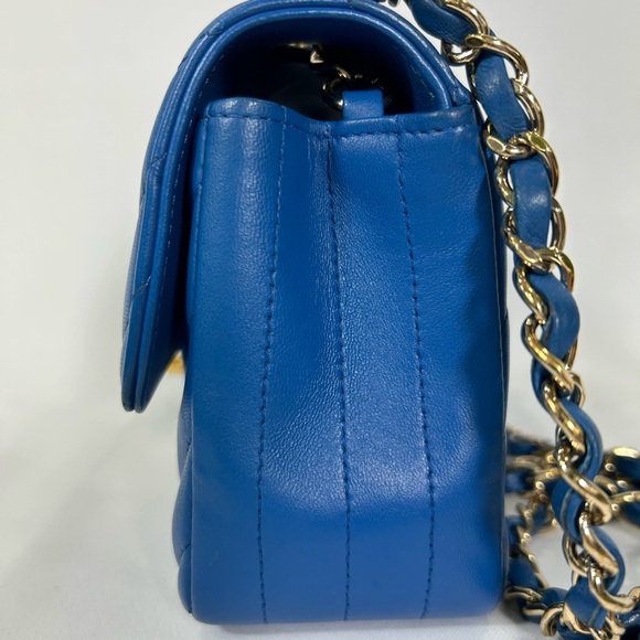 Chanel Classic Flap Mini - Picture 3 of 9